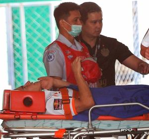 La imagen de Marc Márquez entrando al hospital La imagen de Marc Márquez entrando al hospital