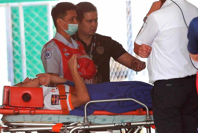 Dr. Ángel Charte: "Márquez me ha echado la bronca por llevarle al hospital pero sabía que debe seguir unos protocolos" Dr. Ángel Charte: "Márquez me ha echado la bronca por llevarle al hospital pero sabía que debe seguir unos protocolos"