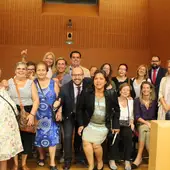 El alcalde de El Puerto, con las vecinas de Los Milagros El alcalde de El Puerto, con las vecinas de Los Milagros
