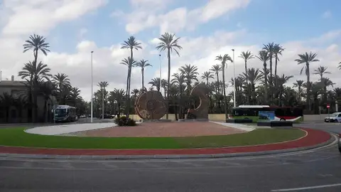 Rotonda de circulación en Elche. Rotonda de circulación en Elche.