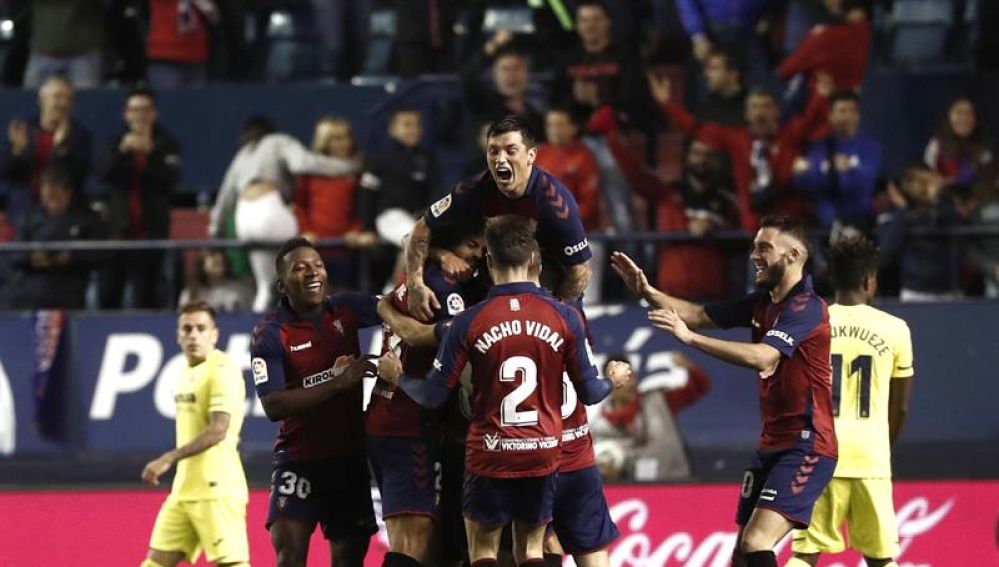 Los jugadores de Osasuna celebran un gol ante el Villarreal