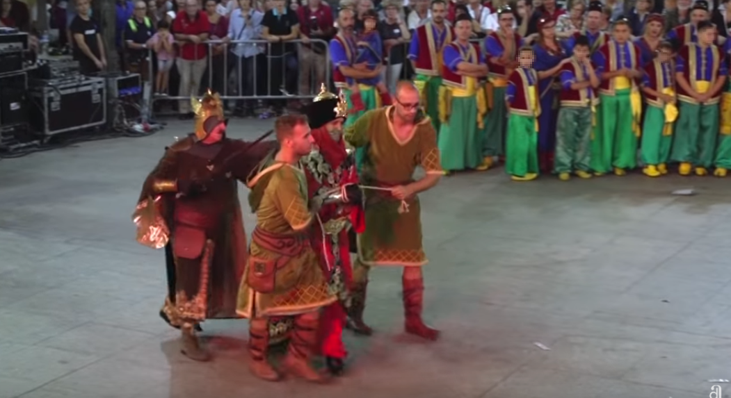 Crevillent se echa a la calle en el fin de semana más intenso de sus fiestas de Moros y Cristianos Crevillent se echa a la calle en el fin de semana más intenso de sus fiestas de Moros y Cristianos