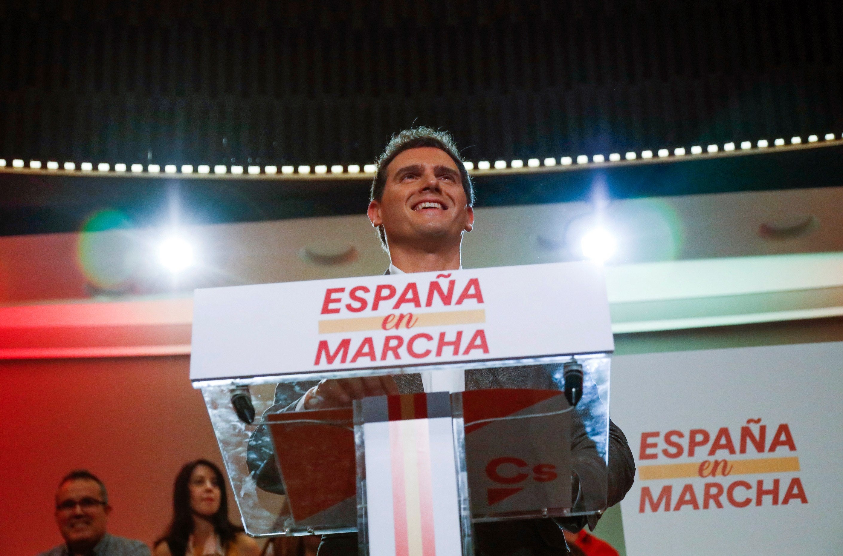 Las preguntas de Amón: "¿Ha pasado Ciudadanos del no es no con Pedro Sánchez al por qué no?" Las preguntas de Amón: "¿Ha pasado Ciudadanos del no es no con Pedro Sánchez al por qué no?"