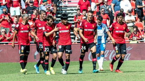 Los jugadores del Mallorca celebran un gol