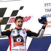 Marc Márquez celebra su título de campeón del mundo de MotoGP Marc Márquez celebra su título de campeón del mundo de MotoGP