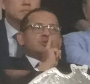 Anil Murthy, presidente del Valencia, manda callar a la afición Anil Murthy, presidente del Valencia, manda callar a la afición