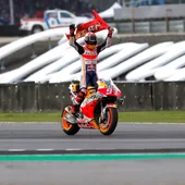 Márquez celebra el título mundial de MotoGP Márquez celebra el título mundial de MotoGP