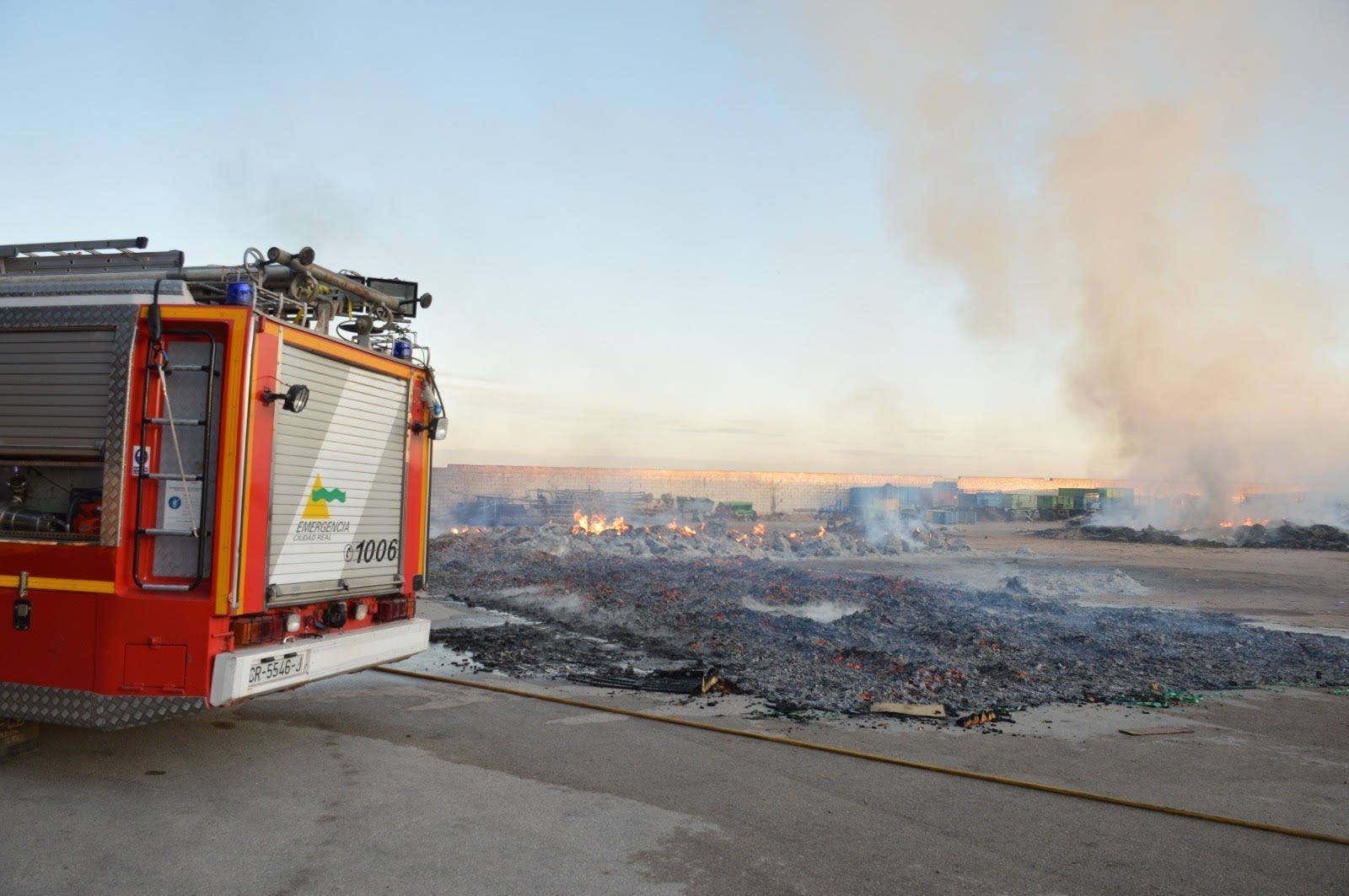 Una negligencia de los empleados, posible causa de un aparatoso incendio en una cooperativa de Tomelloso Una negligencia de los empleados, posible causa de un aparatoso incendio en una cooperativa de Tomelloso