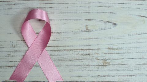 Lazo rosa contra el cáncer de mama