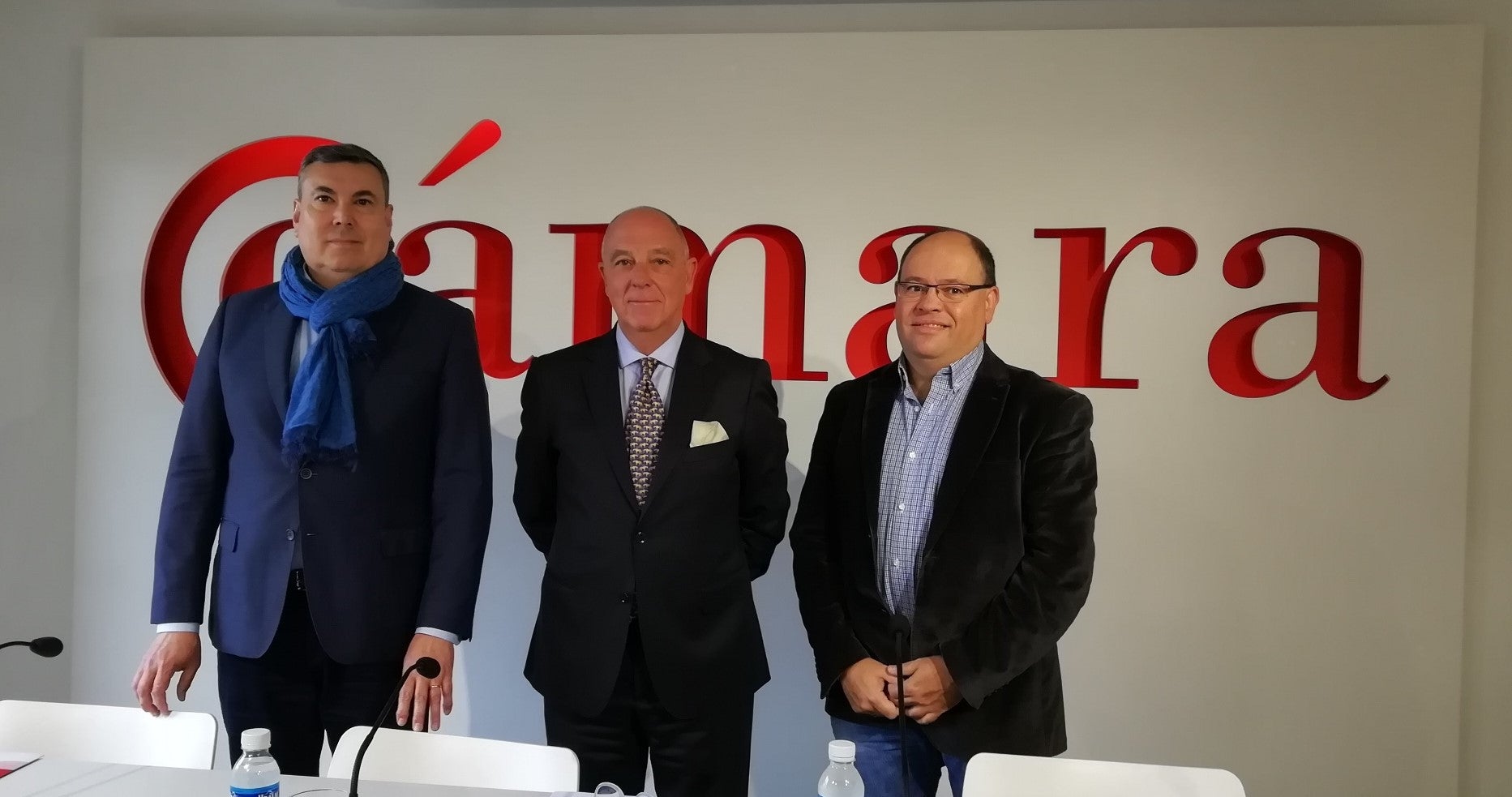 La Cámara de Comercio de Navarra y el Orfeón Pamplonés crean la primera competición de coros de empresa La Cámara de Comercio de Navarra y el Orfeón Pamplonés crean la primera competición de coros de empresa