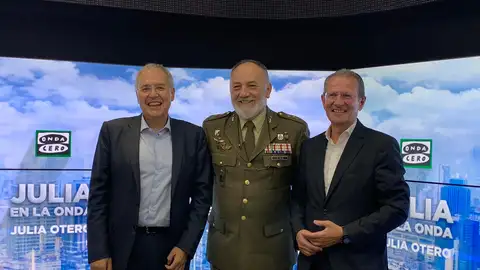 Carlos de Salas Murillo, Miguel Ángel Panduro y Jorge Potti, en el estudio de Onda Cero. Carlos de Salas Murillo, Miguel Ángel Panduro y Jorge Potti, en el estudio de Onda Cero.