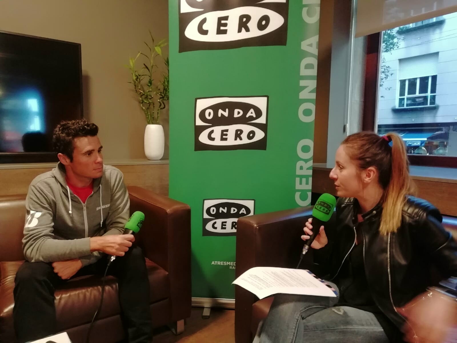 Gómez Noya: "En los 90 nos daba vergüenza y casi nos escondíamos para salir a correr al bajar de la bici" Gómez Noya: "En los 90 nos daba vergüenza y casi nos escondíamos para salir a correr al bajar de la bici"
