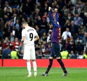 Piqué y Benzema en el Clásico Piqué y Benzema en el Clásico