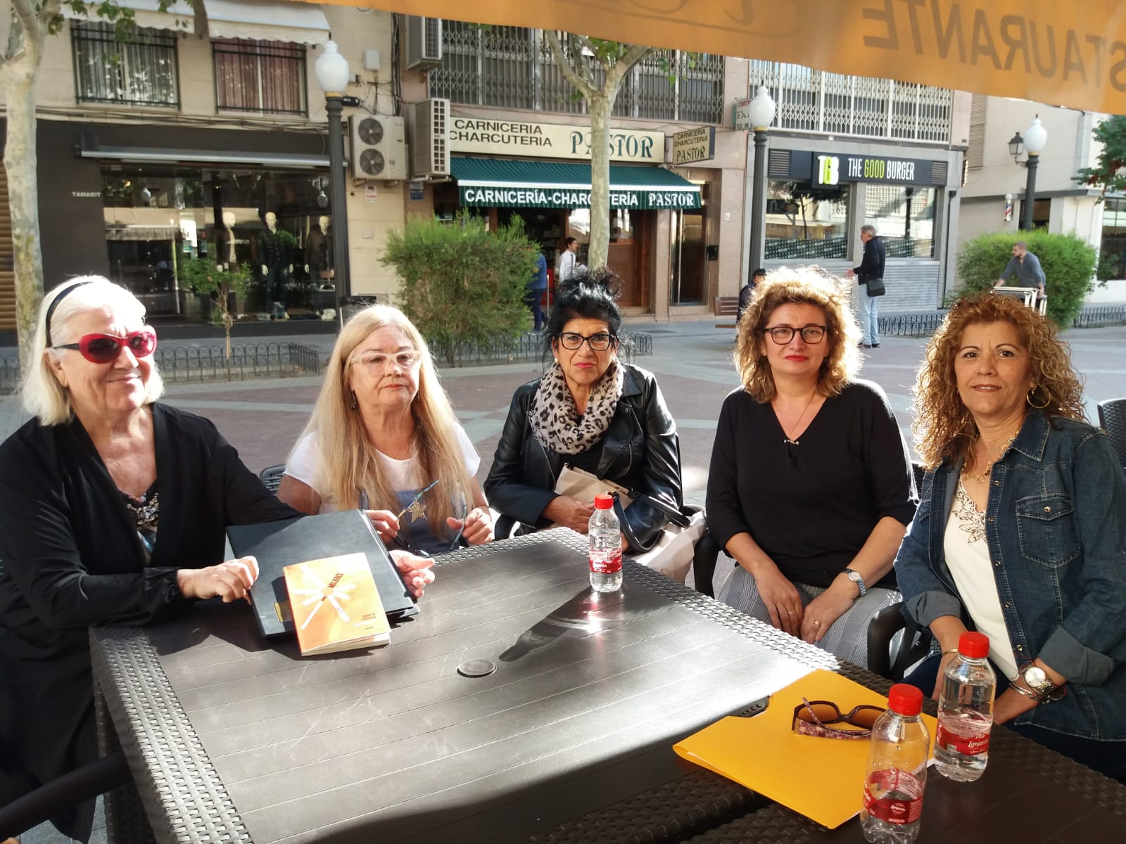 Nace en Elche una nueva asociación de aparadoras con la intención de impulsar una bolsa de trabajo propia Nace en Elche una nueva asociación de aparadoras con la intención de impulsar una bolsa de trabajo propia