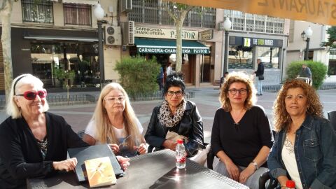 Integrantes de la nueva asociaci&oacute;n de aparadoras de Elche.