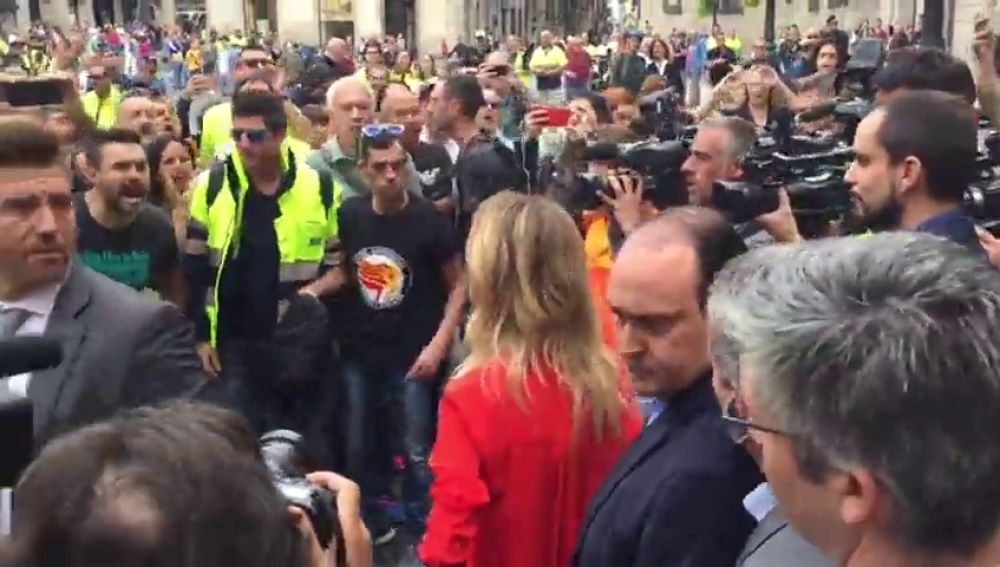 Cayetana Álvarez de Toledo se encara con los estibadores en Barcelona 
