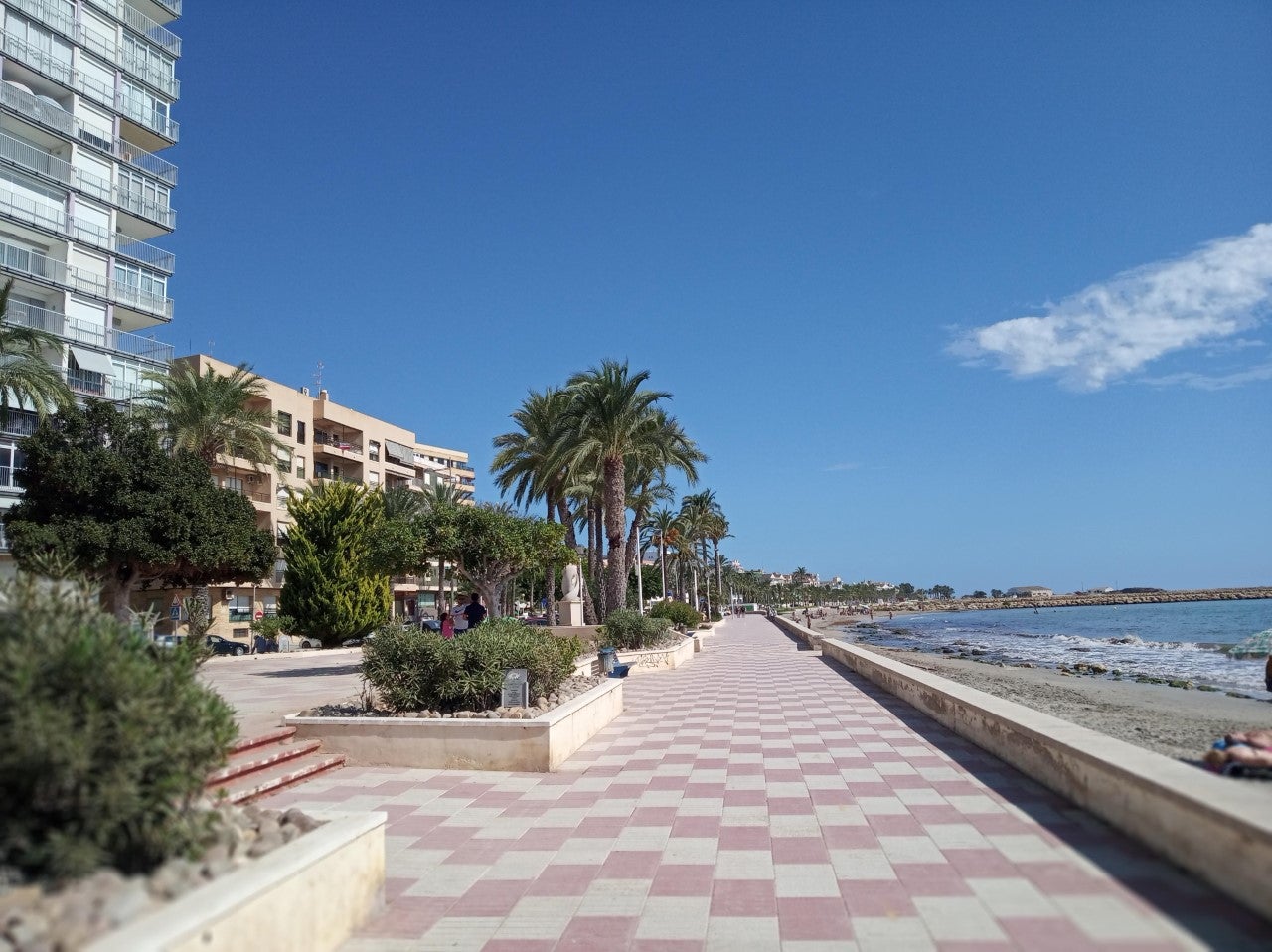 Elche, Crevillent y Santa Pola esperan un jueves con sol por la mañana y más nubes por la tarde Elche, Crevillent y Santa Pola esperan un jueves con sol por la mañana y más nubes por la tarde
