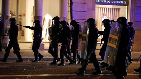 Los Mossos d&#39;Esquadra durante los altercados en Barcelona