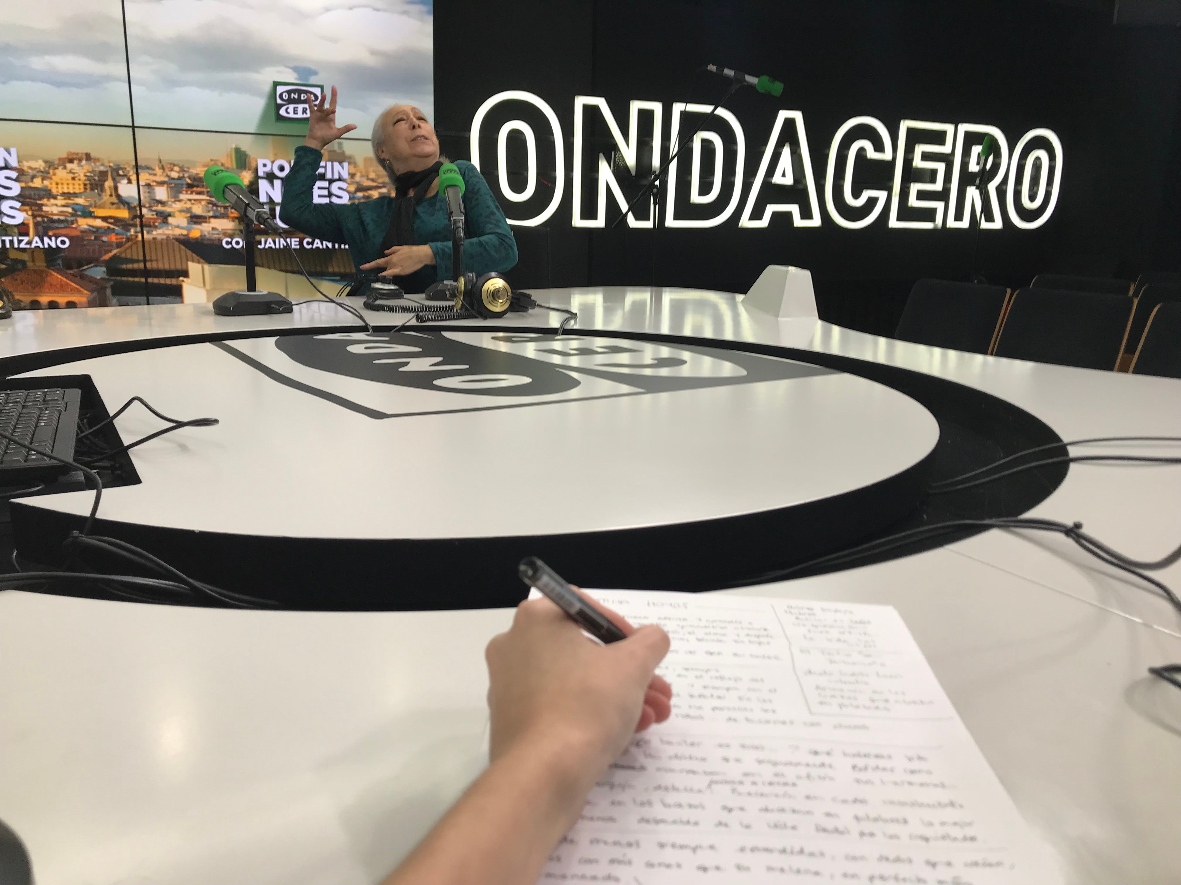 El Garabato de Isabel Lobo a Cristina Hoyos: "No querían que fuera artista sino bordadora y, al final, lo ha bordado siendo bailaora" El Garabato de Isabel Lobo a Cristina Hoyos: "No querían que fuera artista sino bordadora y, al final, lo ha bordado siendo bailaora"