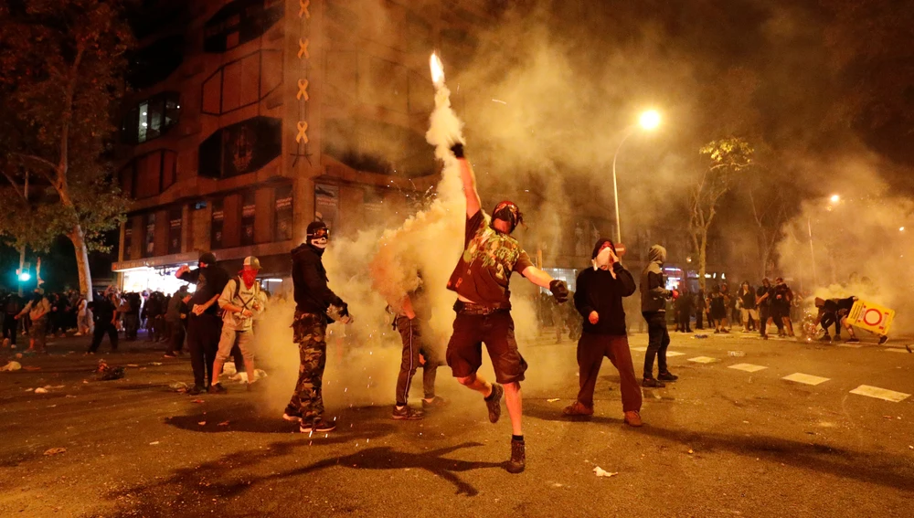 Radicales durante las manifestaciones en Cataluña