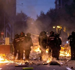 Batalla campal en las inmediaciones de la jefatura de la Policía Batalla campal en las inmediaciones de la jefatura de la Policía
