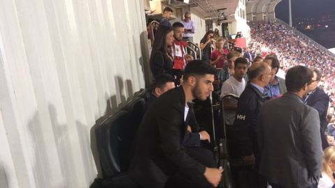 Marco Asensio en un palco de Son Moix para ver el Mallorca - Real Madrid