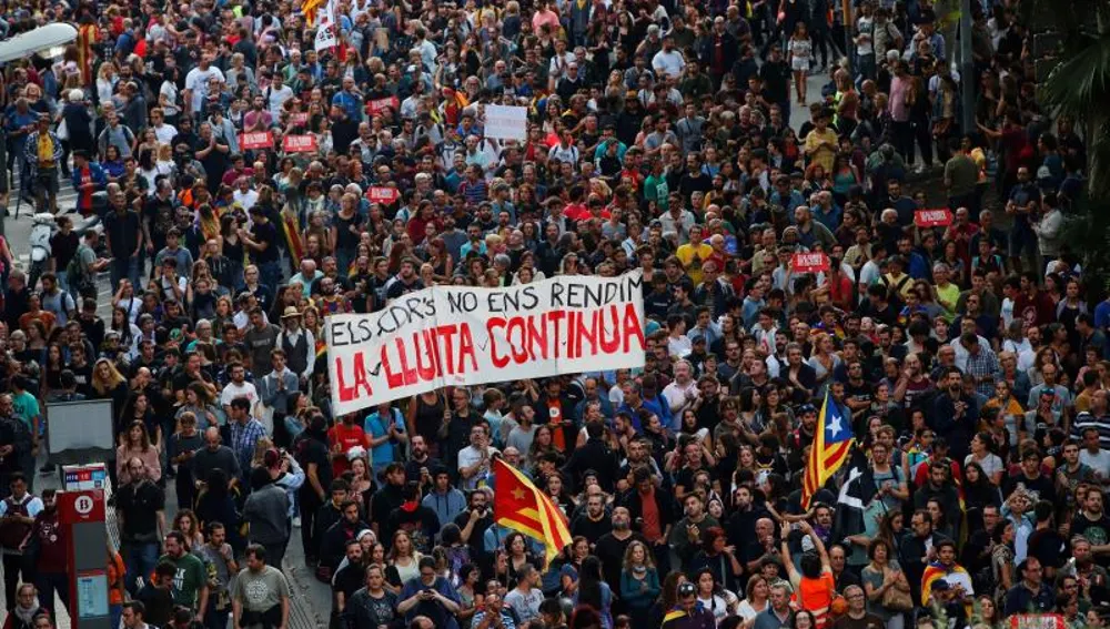 Miles de personas se concentran en una nueva protesta en Barcelona