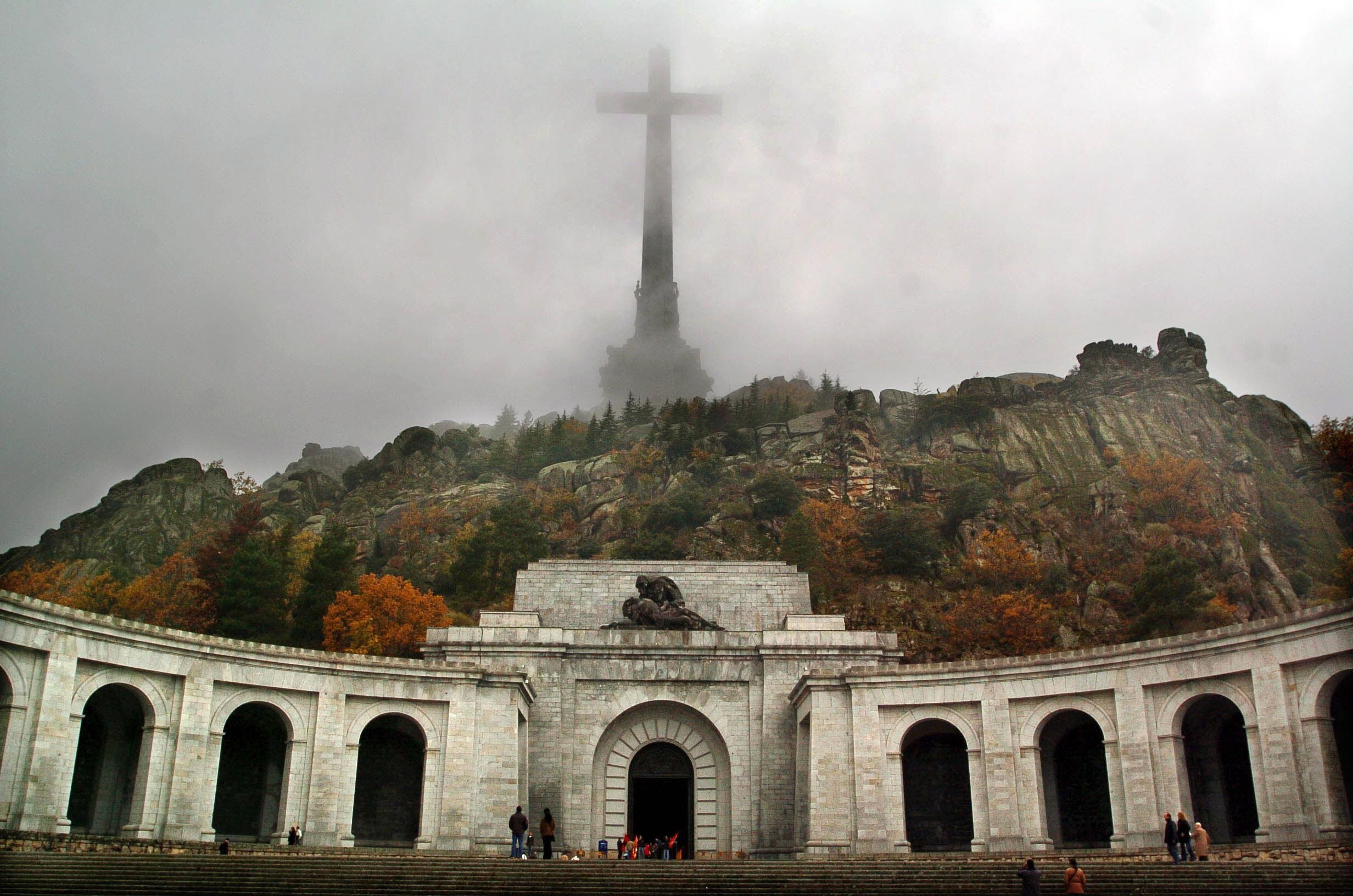 Preguntas de Amón: "¿Cuál será el efecto electoral de la exhumación de Franco?" Preguntas de Amón: "¿Cuál será el efecto electoral de la exhumación de Franco?"