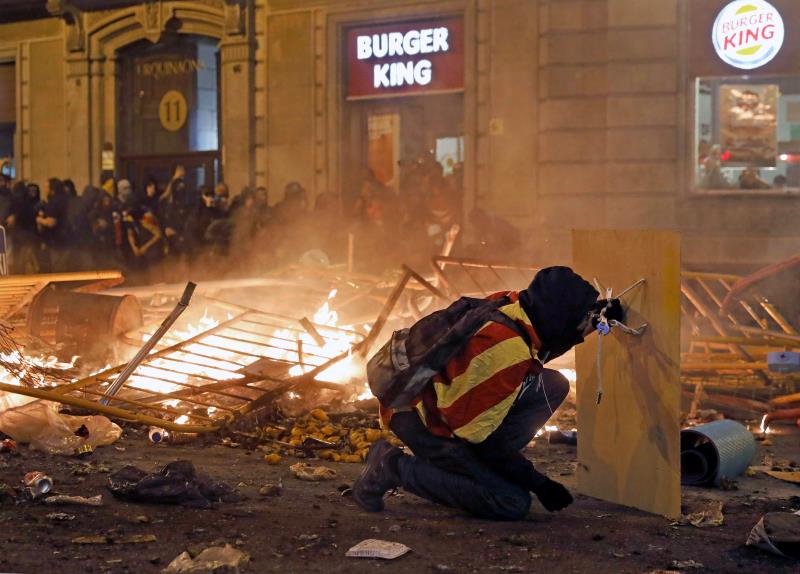 Tertulia: ¿Por qué ha parado la violencia en Cataluña? Tertulia: ¿Por qué ha parado la violencia en Cataluña?