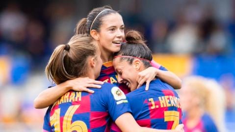Las jugadoras del Bar&ccedil;a femenino celebran su victoria ante el Logro&ntilde;o