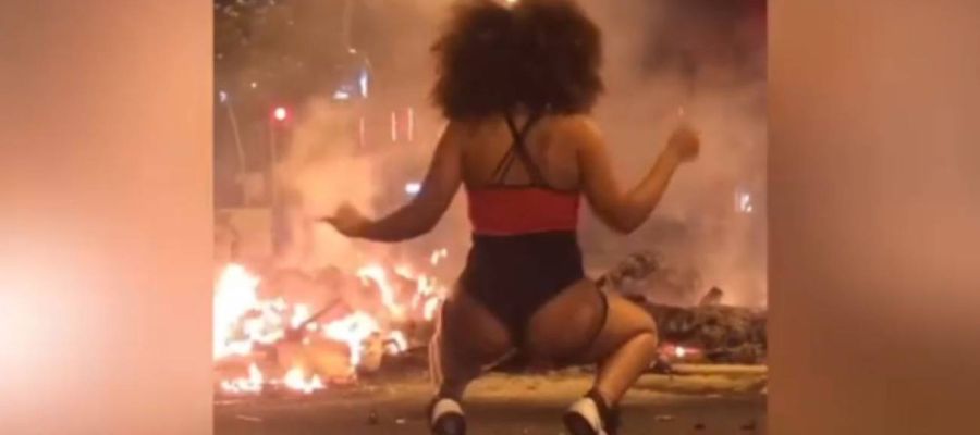 Un frame del vídeo de la joven haciendo 'twerking' Barcelona Un frame del vídeo de la joven haciendo 'twerking' Barcelona