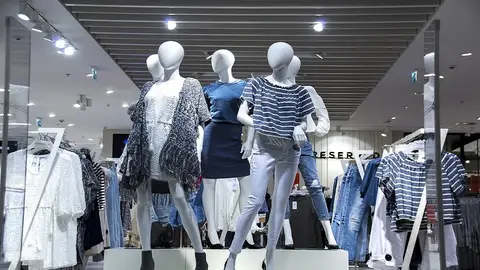 Imagen de archivo escaparate tienda de ropa. Imagen de archivo escaparate tienda de ropa.