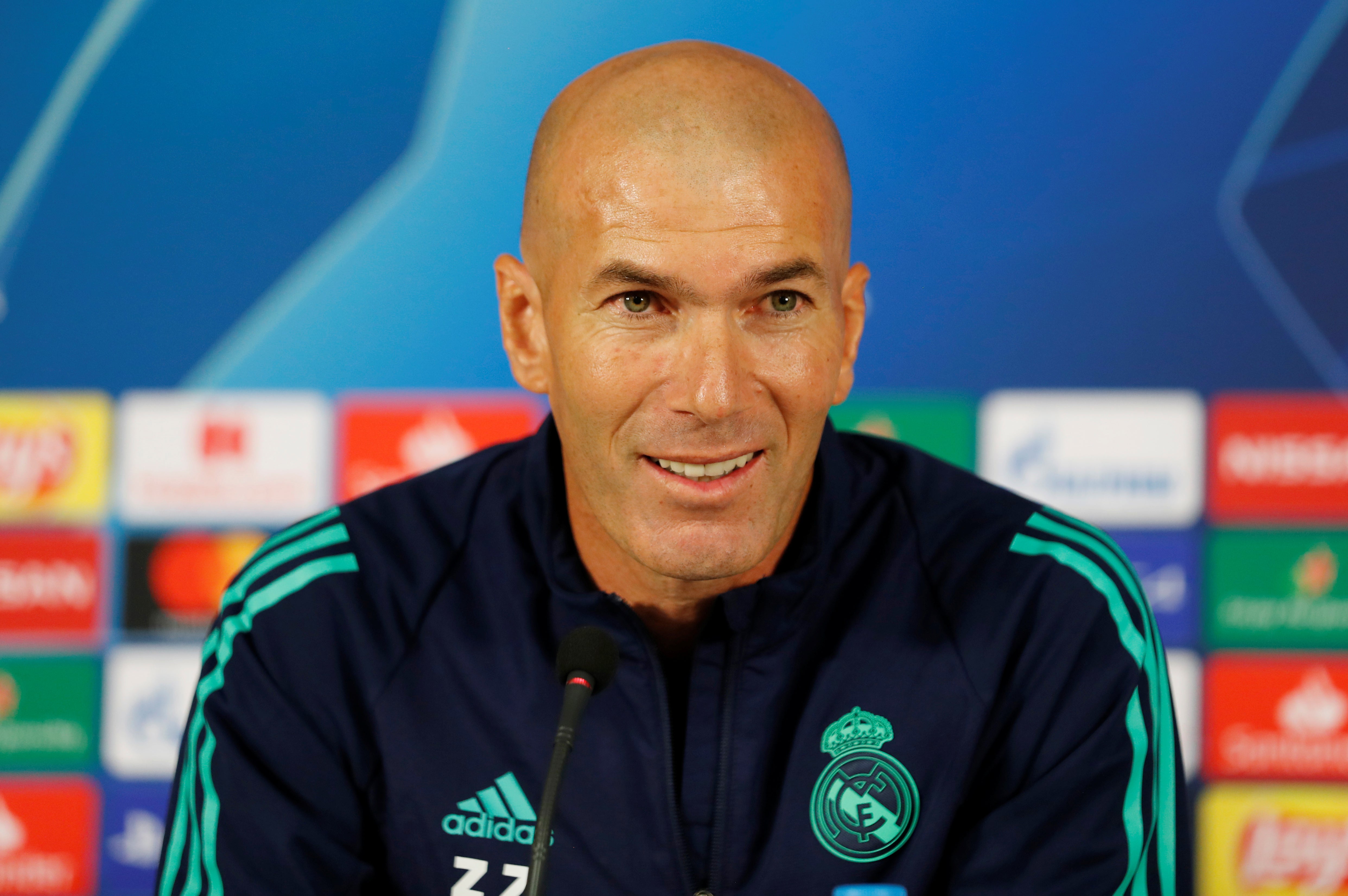 Zidane: "Yo quiero estar siempre aquí, por mi puesto le tendréis que preguntar a otro" Zidane: "Yo quiero estar siempre aquí, por mi puesto le tendréis que preguntar a otro"