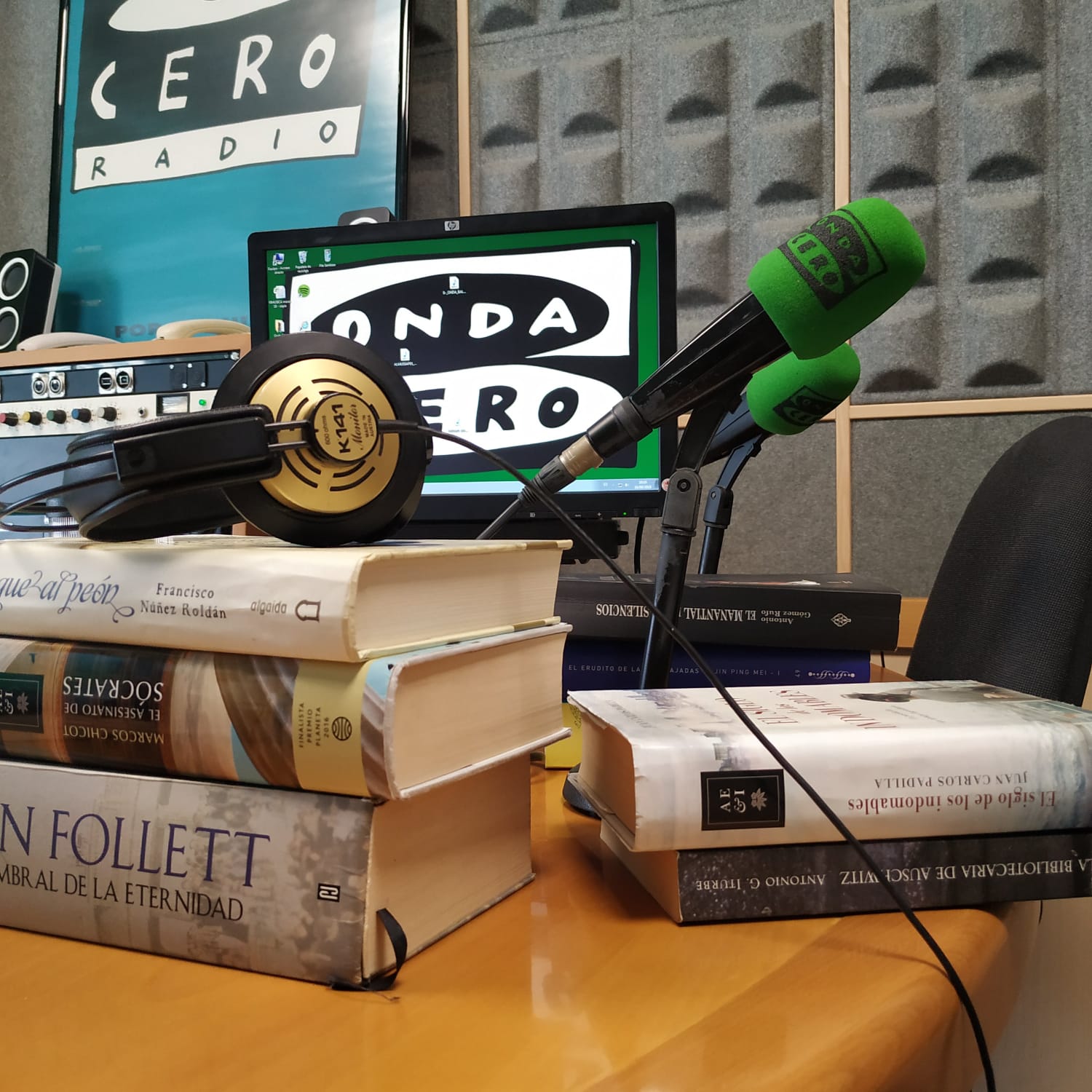 Tres ensayos y una novela protagonistas de La Calle de los Libros Tres ensayos y una novela protagonistas de La Calle de los Libros