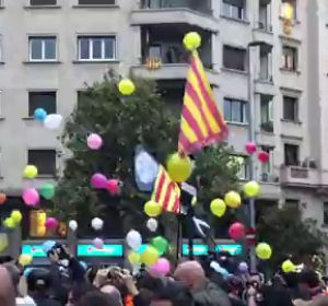 Los CDR convocan una "fiesta de globos" para protestar frente a la Conselleria de Interior en Barcelona Los CDR convocan una "fiesta de globos" para protestar frente a la Conselleria de Interior en Barcelona