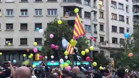 Los CDR convocan una "fiesta de globos" para protestar frente a la Conselleria de Interior en Barcelona Los CDR convocan una "fiesta de globos" para protestar frente a la Conselleria de Interior en Barcelona