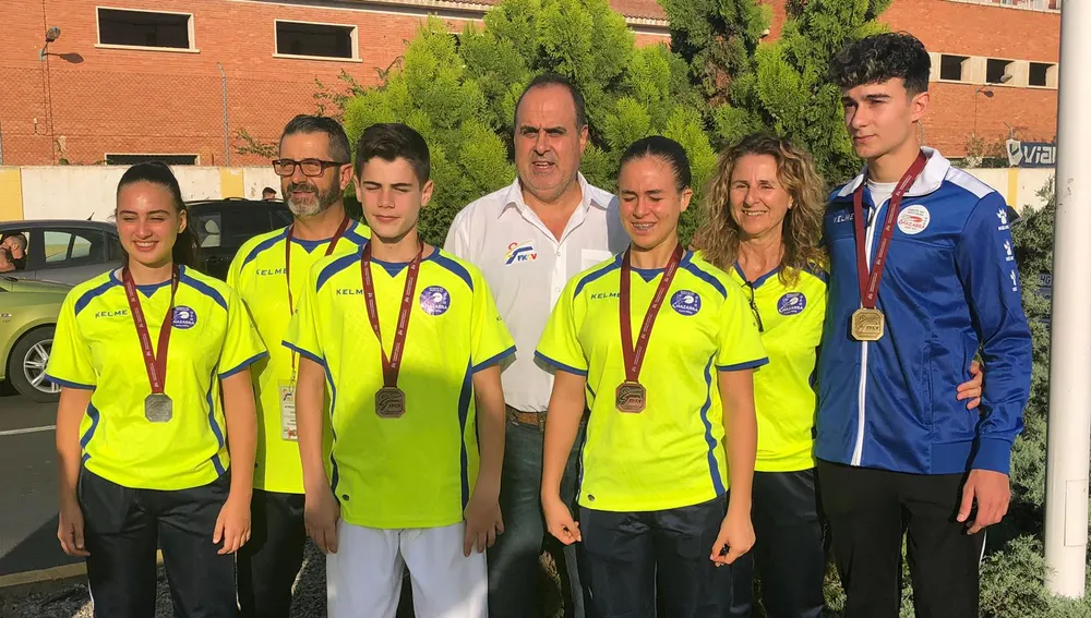 Un oro, una plata y dos bronces para el Club Chazarra Elche en la final de la Liga Autonómica de karate.
