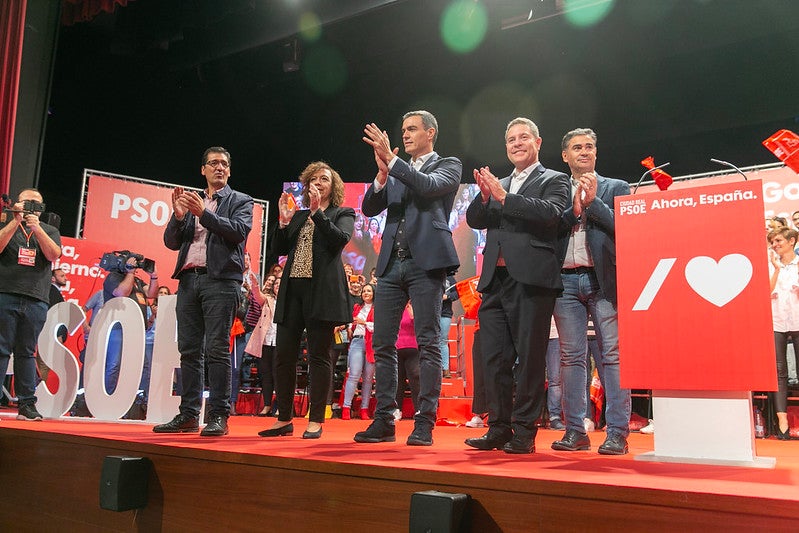 Sánchez a Torra: "Que primero hable con los otros catalanes que no son independentistas y condene la violencia". Sánchez a Torra: "Que primero hable con los otros catalanes que no son independentistas y condene la violencia".