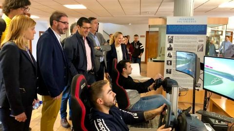 La Escuela de Informatica celebra una actividad para que los alumnos tengan contacto con empresas