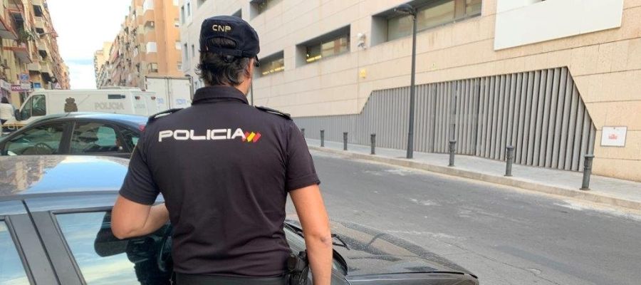 Imagen de archivo de un Policía Nacional. Imagen de archivo de un Policía Nacional.