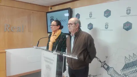 Francisco Gómez, junto a la concejala de Promoción Turística y Festejos, Eva María Masías Francisco Gómez, junto a la concejala de Promoción Turística y Festejos, Eva María Masías