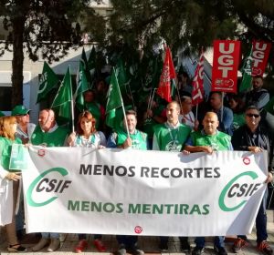 Protesta de trabajadores de Sanidad a las puertas del Materno Protesta de trabajadores de Sanidad a las puertas del Materno