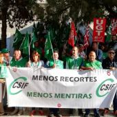 Protesta de trabajadores de Sanidad a las puertas del Materno