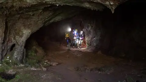 Rescate de la cueva Cueto-Coventosa. Rescate de la cueva Cueto-Coventosa.