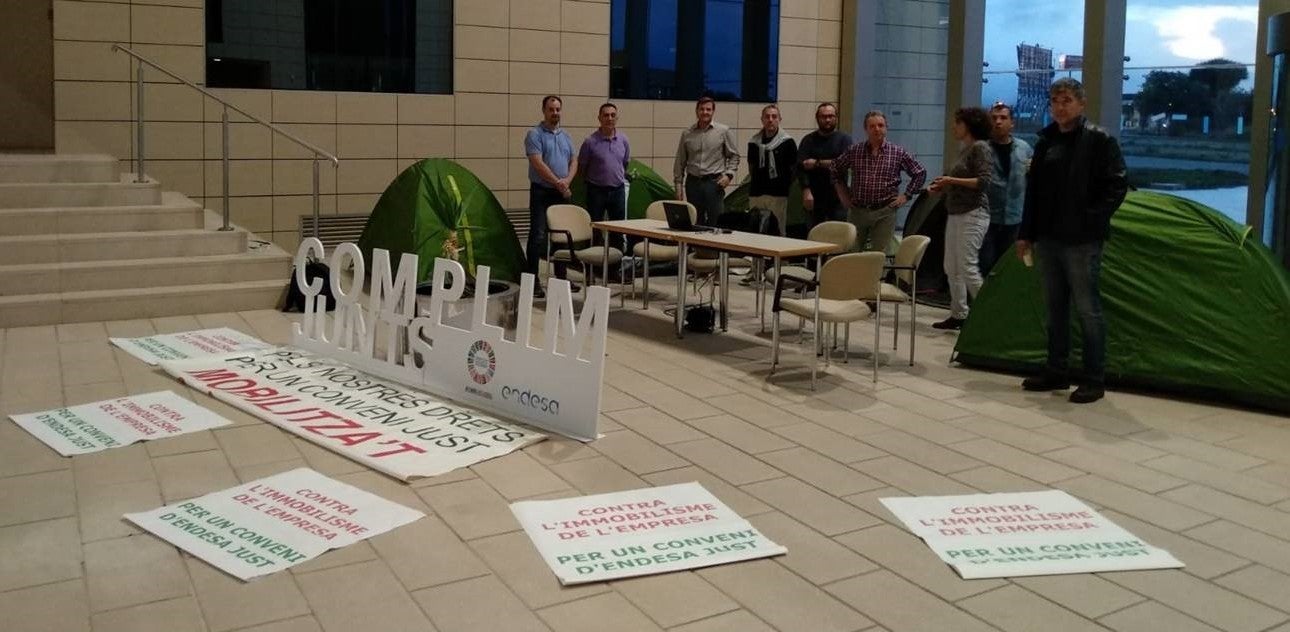 Delegados sindicales de Endesa se encierran de "forma indefinida" por la negociación del convenio colectivo Delegados sindicales de Endesa se encierran de "forma indefinida" por la negociación del convenio colectivo