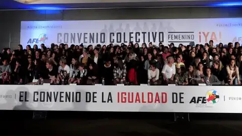 El conjunto de futbolistas reunidas por un convenio colectivo El conjunto de futbolistas reunidas por un convenio colectivo