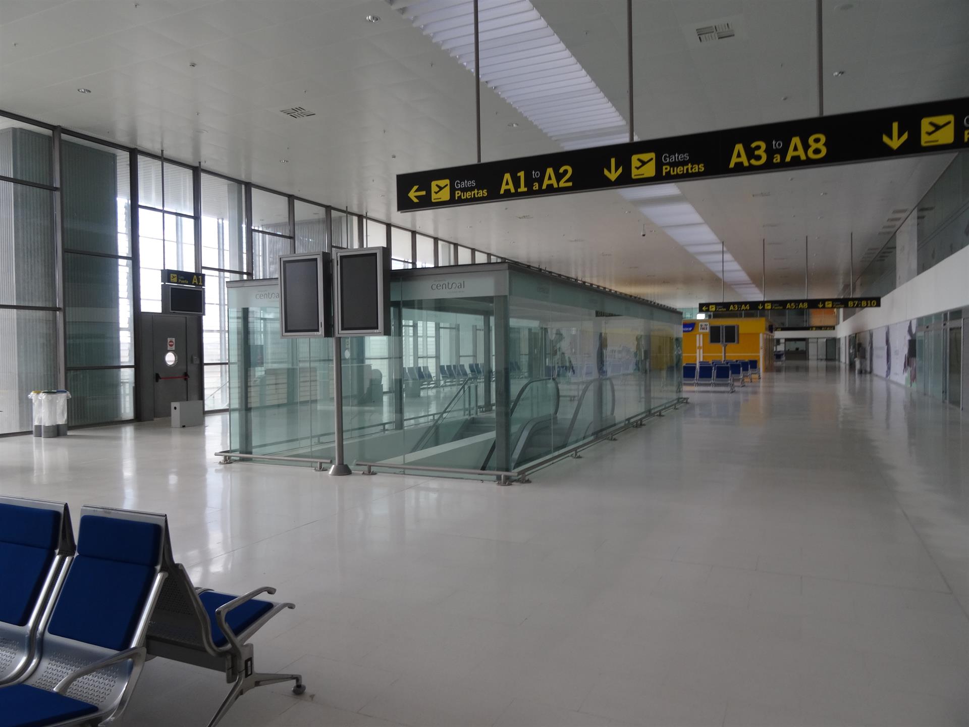 El aeropuerto de Ciudad Real será el escenario del rodaje del corto "Overbooking" El aeropuerto de Ciudad Real será el escenario del rodaje del corto "Overbooking"
