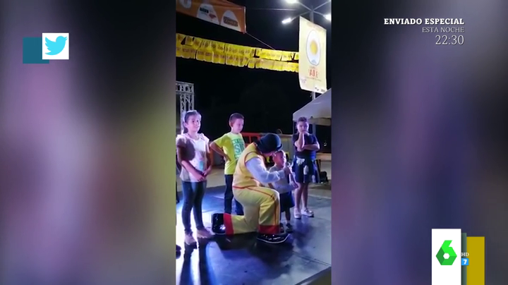 Un niño revela la infidelidad de su madre cuando un payaso le pregunta a quién ha salido Un niño revela la infidelidad de su madre cuando un payaso le pregunta a quién ha salido