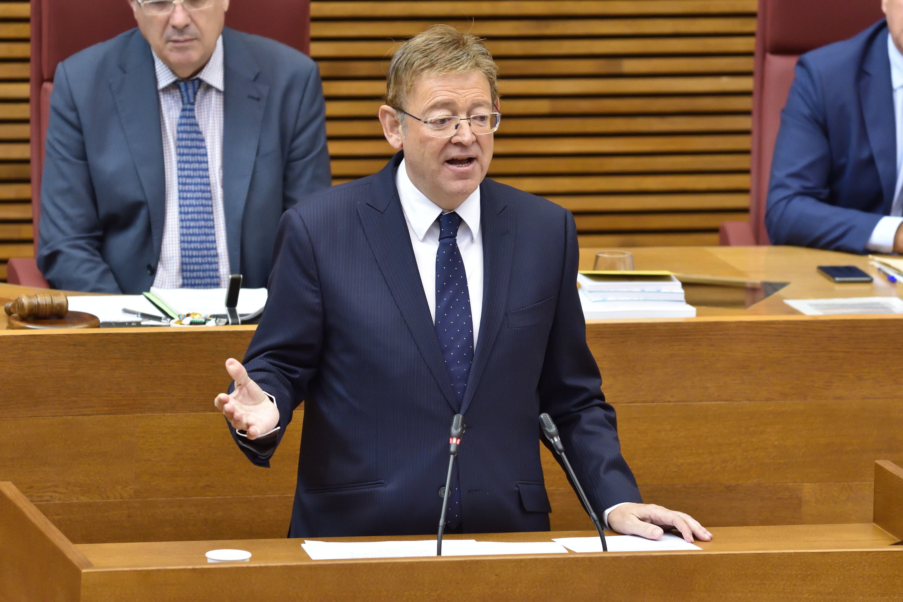 Puig exige a Torra no incluirles en sus "ansias soberanistas". "No tiene ningún derecho a hablar por la Comunitat Valenciana" Puig exige a Torra no incluirles en sus "ansias soberanistas". "No tiene ningún derecho a hablar por la Comunitat Valenciana"