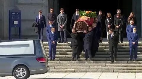 Salida del féretro de la basílica del Valle de los Caídos Salida del féretro de la basílica del Valle de los Caídos